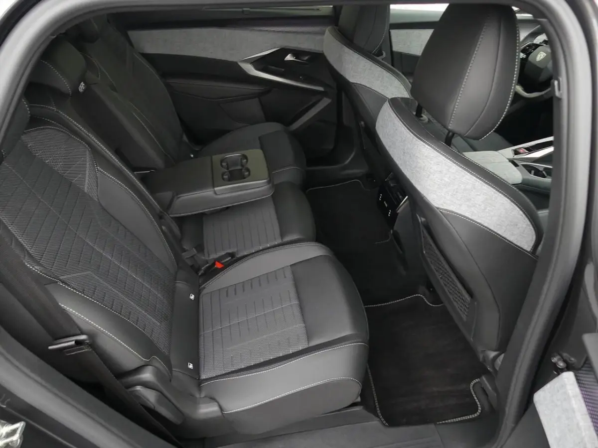 1.2 HYBRID 145PK GT AUTOMAAT 7PERS./CAMERA/ADAP.CRUISE/EL.A-KLEP/STOELVERW