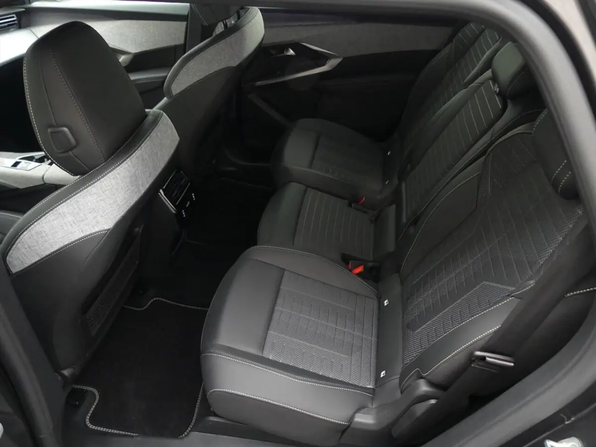 1.2 HYBRID 145PK GT AUTOMAAT 7PERS./CAMERA/ADAP.CRUISE/EL.A-KLEP/STOELVERW