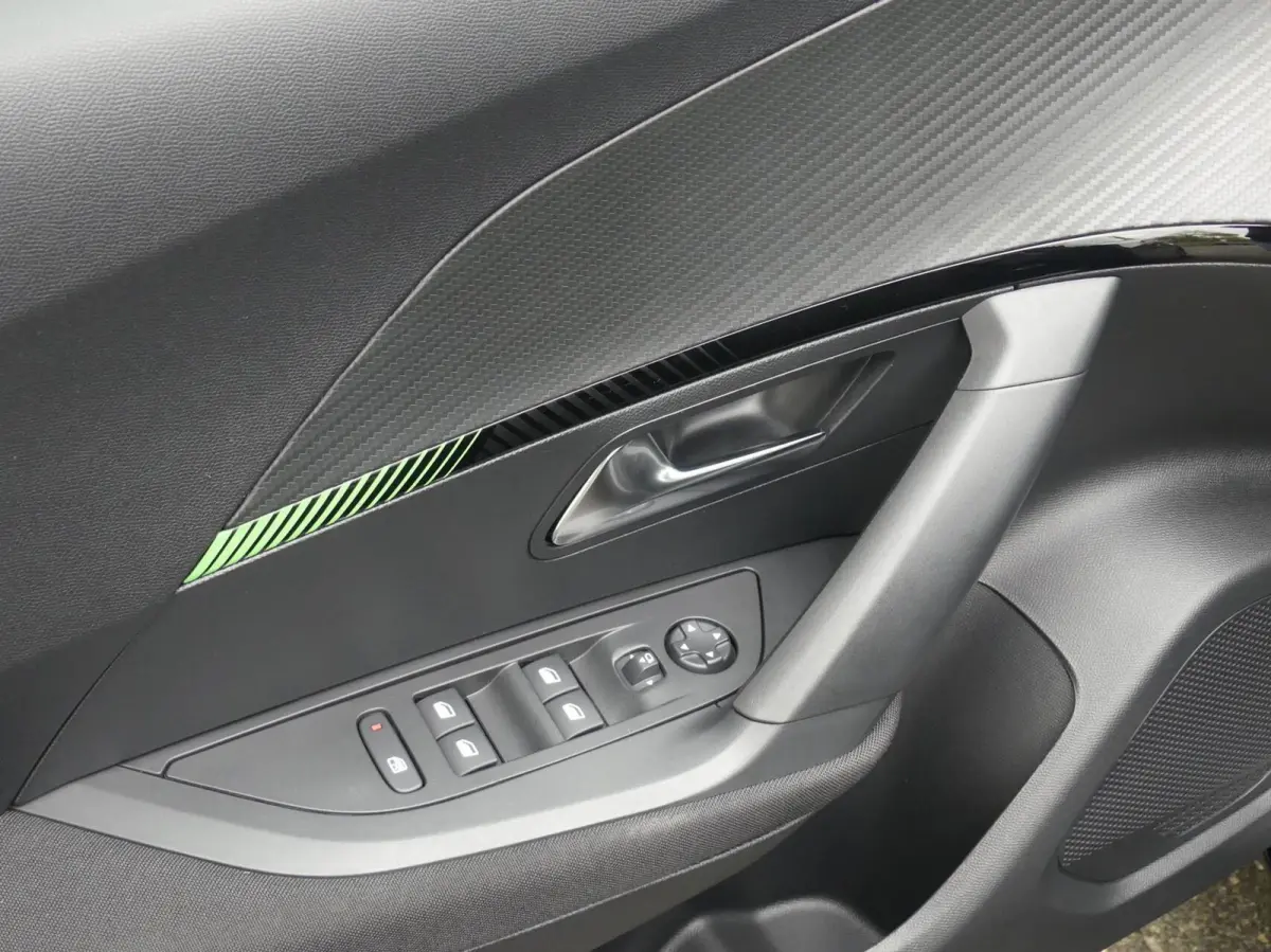 ACTIVE 1.2 100PK NAVI/TREKHAAK/CAMERA/CLIMATE/STOELVERW.