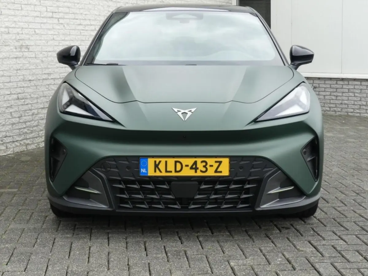 52 kWh VZ REBEL FIRST EDITION 226PK 360CAMERA/PAN.DAK/ELEK.VOORSTOELEN/SENNHEISER