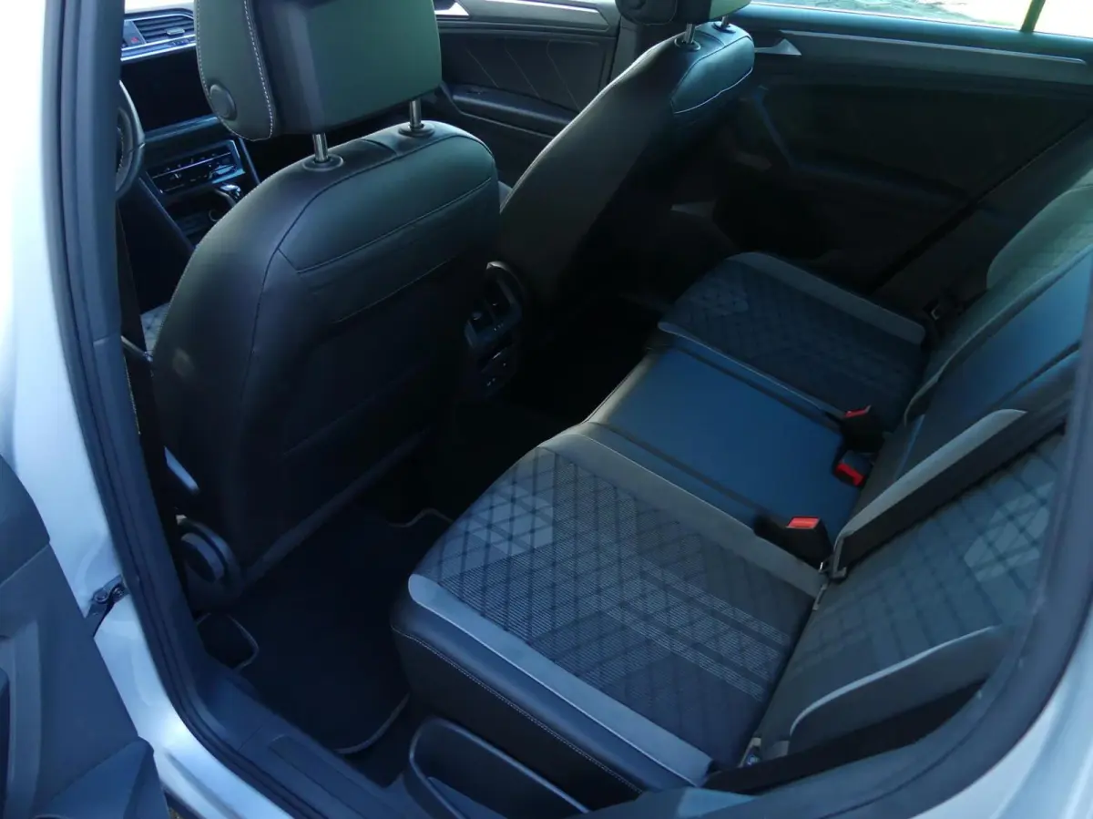 1.4 eHybrid R-LINE + 245PK DSG NAVI/TREKHAAK/ELEK.A-KLEP/ADAP.CRUISE/IQ-LED