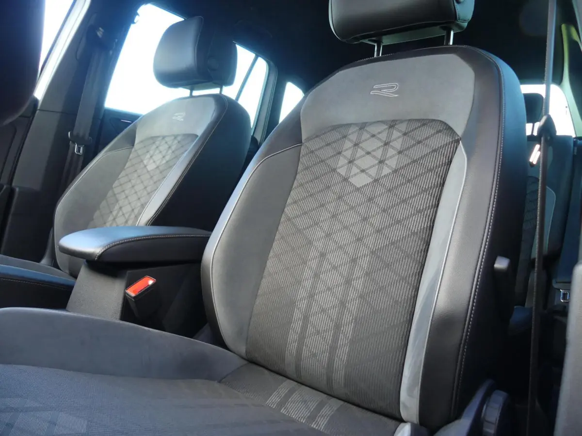 1.4 eHybrid R-LINE + 245PK DSG NAVI/TREKHAAK/ELEK.A-KLEP/ADAP.CRUISE/IQ-LED