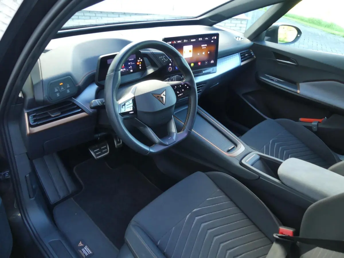 58 kWh ESSENTIAL 204PK AUTOMAAT NAVI/CLIMATE/SOH92%/STOEL+STUURVERW.
