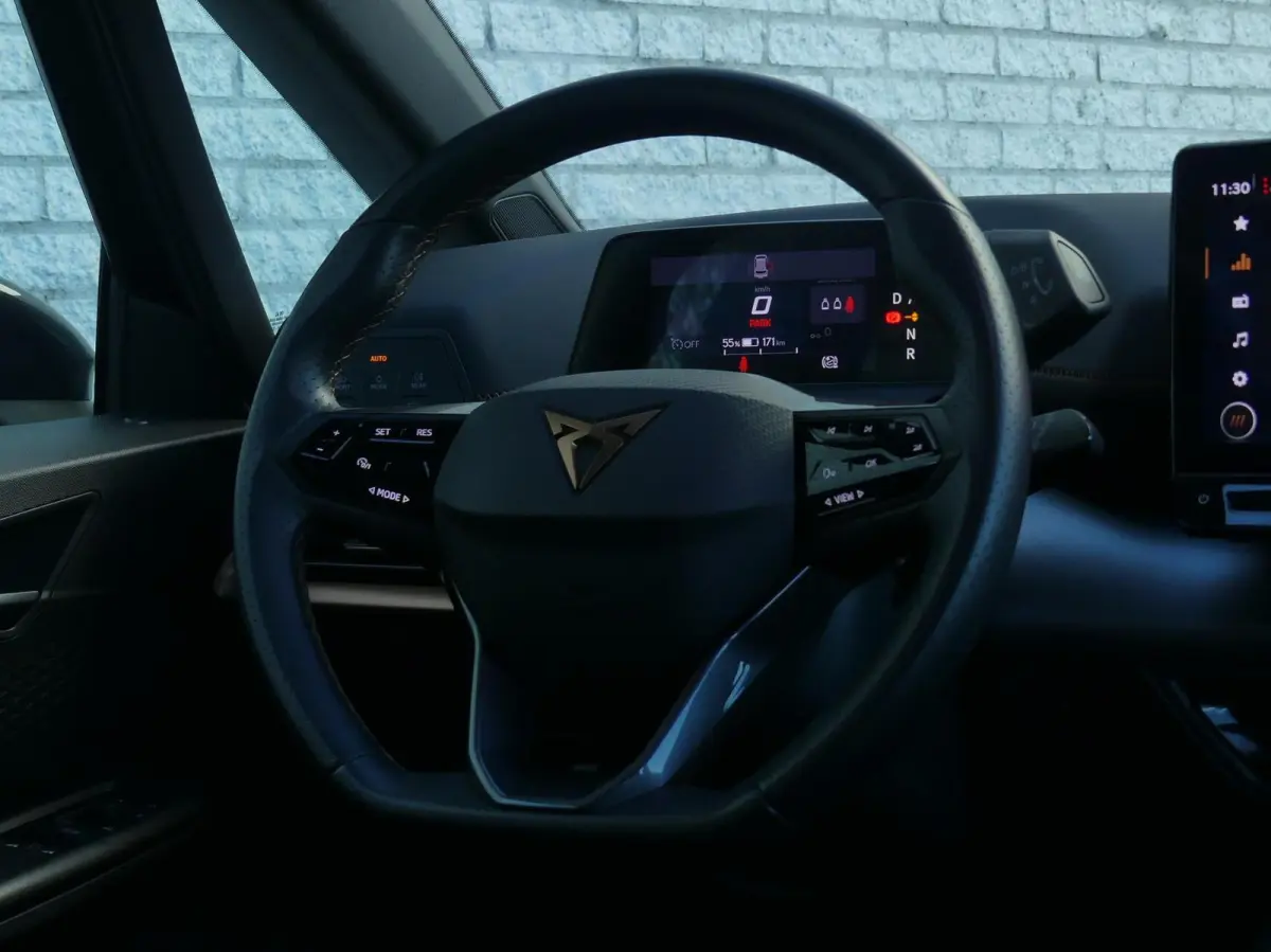 58 kWh ESSENTIAL 204PK AUTOMAAT NAVI/CLIMATE/SOH92%/STOEL+STUURVERW.