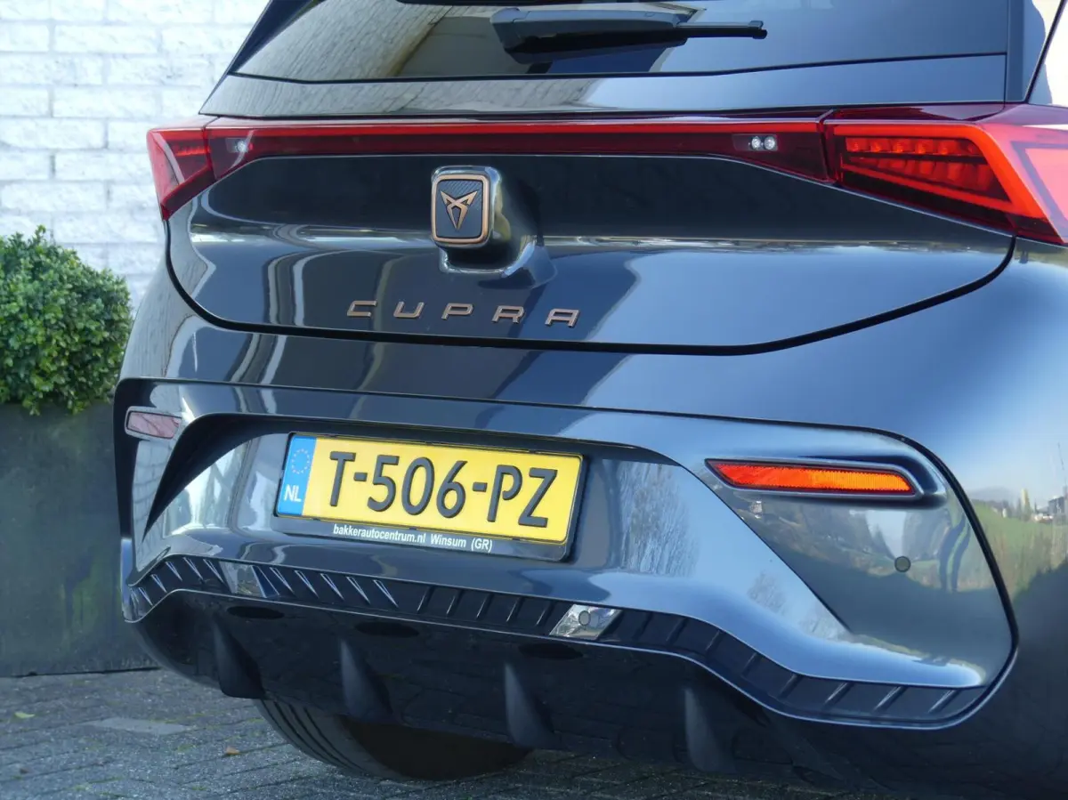 58 kWh ESSENTIAL 204PK AUTOMAAT NAVI/CLIMATE/SOH92%/STOEL+STUURVERW.