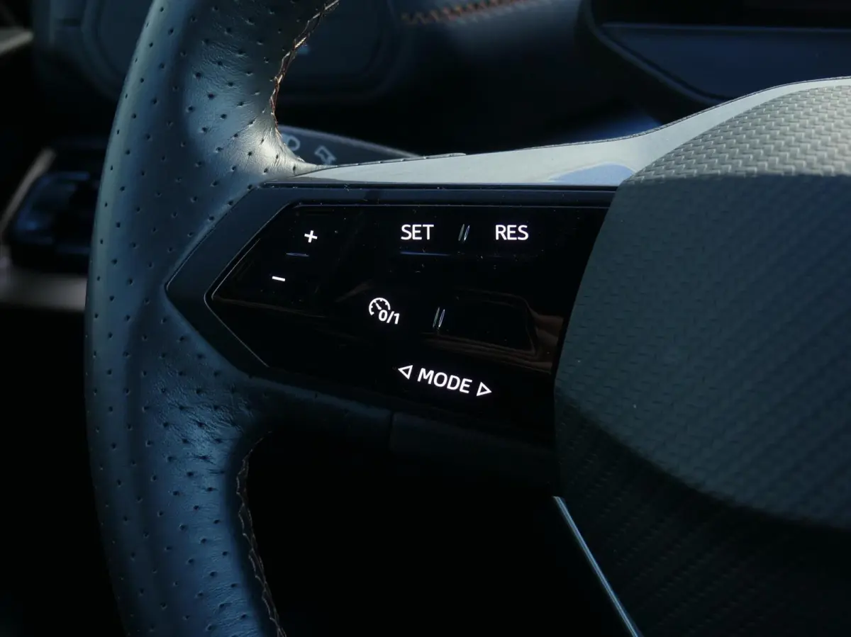 58 kWh ESSENTIAL 204PK AUTOMAAT NAVI/CLIMATE/SOH92%/STOEL+STUURVERW.