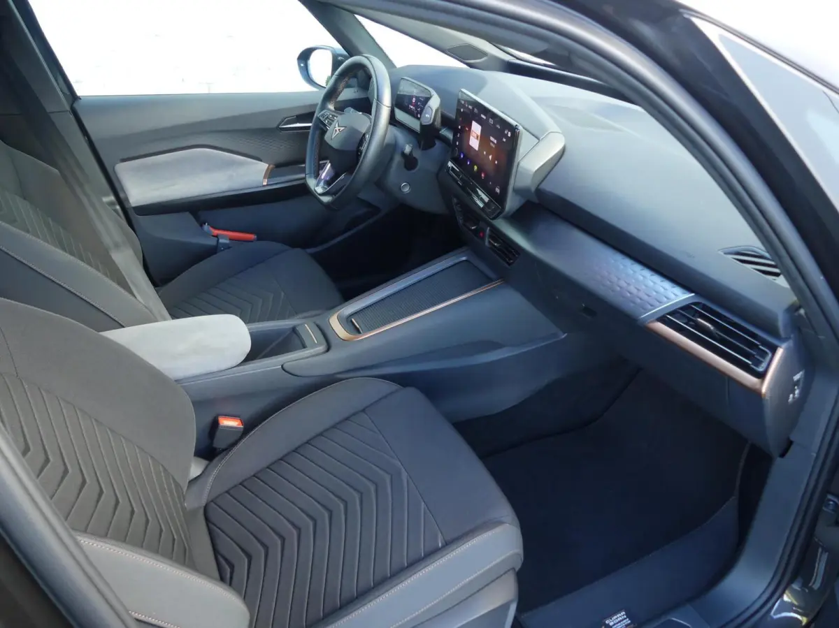58 kWh ESSENTIAL 204PK AUTOMAAT NAVI/CLIMATE/SOH92%/STOEL+STUURVERW.