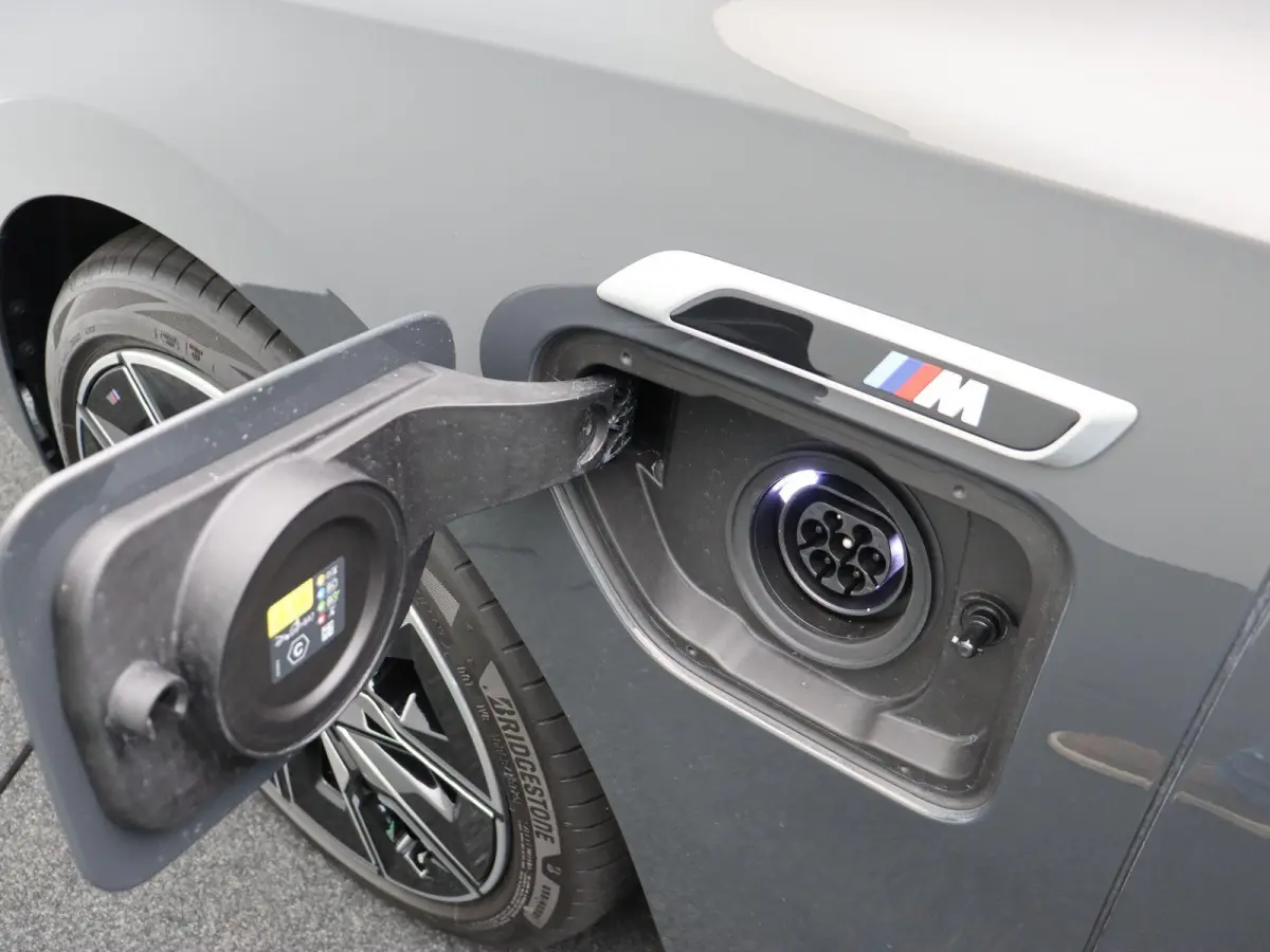 M760e xDrive | M Sportpakket Pro | SoH 100% | Innovation Pack | Executive Drive Pro | Head-Up | Executive Lounge | Massage | Stoelventilatie | Driving Assistant Professional | Bowers & Wilki