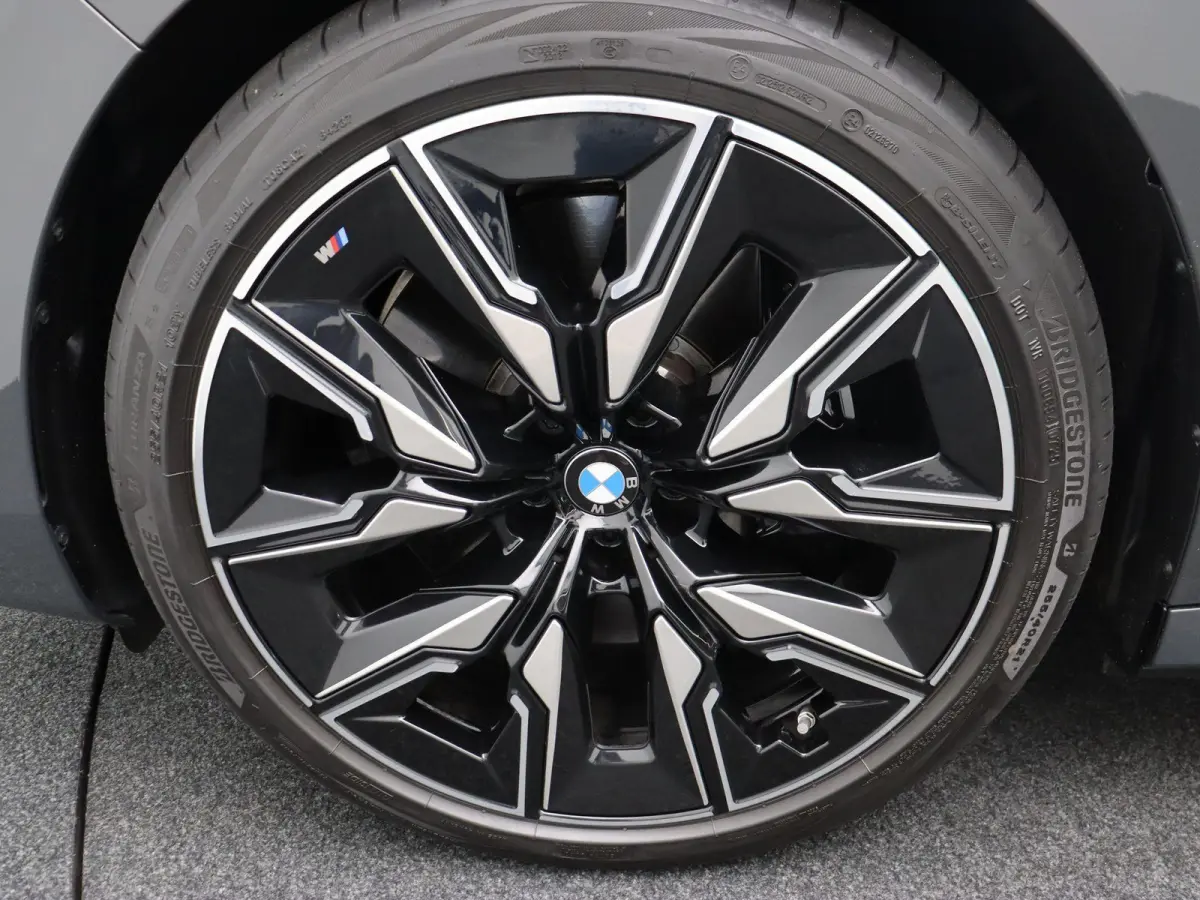 M760e xDrive | M Sportpakket Pro | SoH 100% | Innovation Pack | Executive Drive Pro | Head-Up | Executive Lounge | Massage | Stoelventilatie | Driving Assistant Professional | Bowers & Wilki