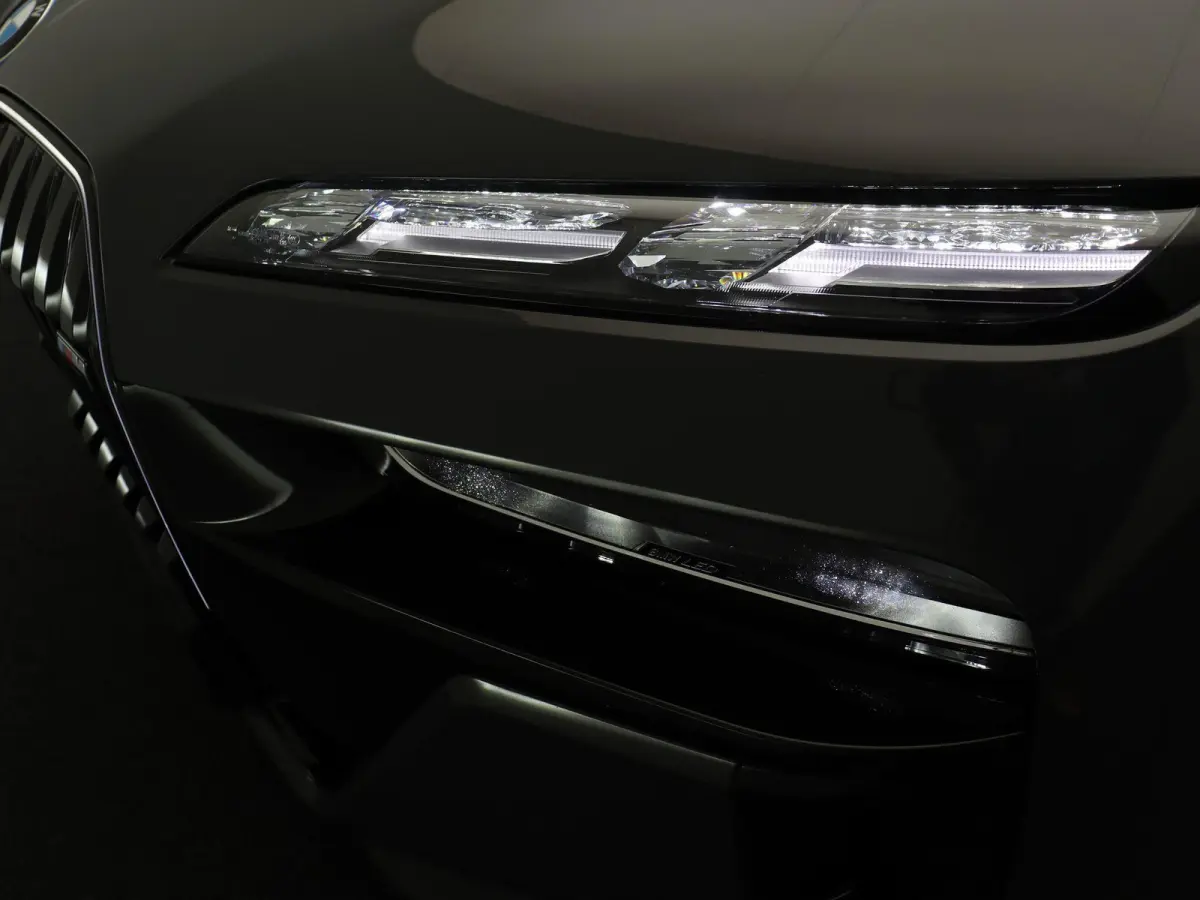 M760e xDrive | M Sportpakket Pro | SoH 100% | Innovation Pack | Executive Drive Pro | Head-Up | Executive Lounge | Massage | Stoelventilatie | Driving Assistant Professional | Bowers & Wilki