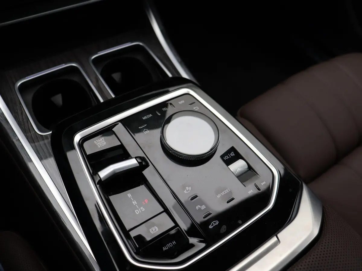 M760e xDrive | M Sportpakket Pro | SoH 100% | Innovation Pack | Executive Drive Pro | Head-Up | Executive Lounge | Massage | Stoelventilatie | Driving Assistant Professional | Bowers & Wilki