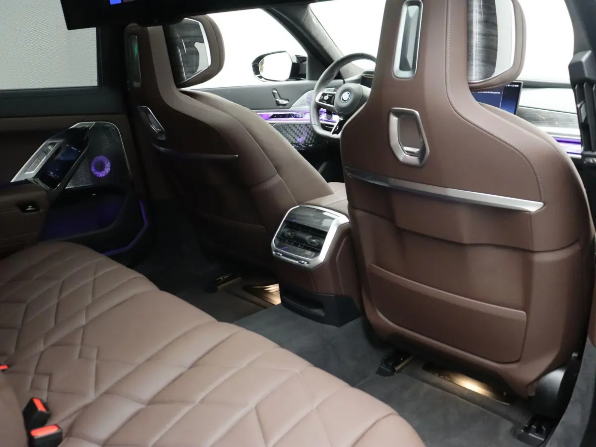M760e xDrive | M Sportpakket Pro | SoH 100% | Innovation Pack | Executive Drive Pro | Head-Up | Executive Lounge | Massage | Stoelventilatie | Driving Assistant Professional | Bowers & Wilki