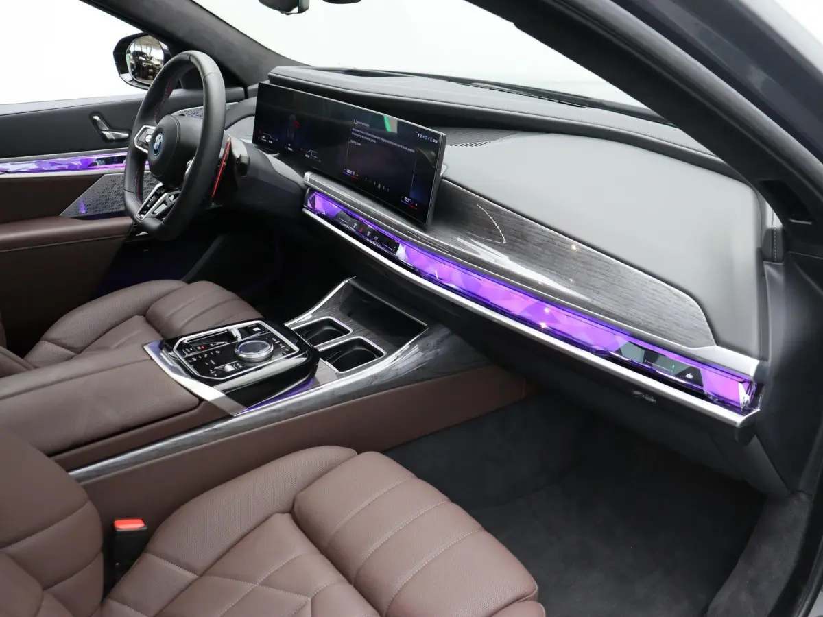 M760e xDrive | M Sportpakket Pro | SoH 100% | Innovation Pack | Executive Drive Pro | Head-Up | Executive Lounge | Massage | Stoelventilatie | Driving Assistant Professional | Bowers & Wilki