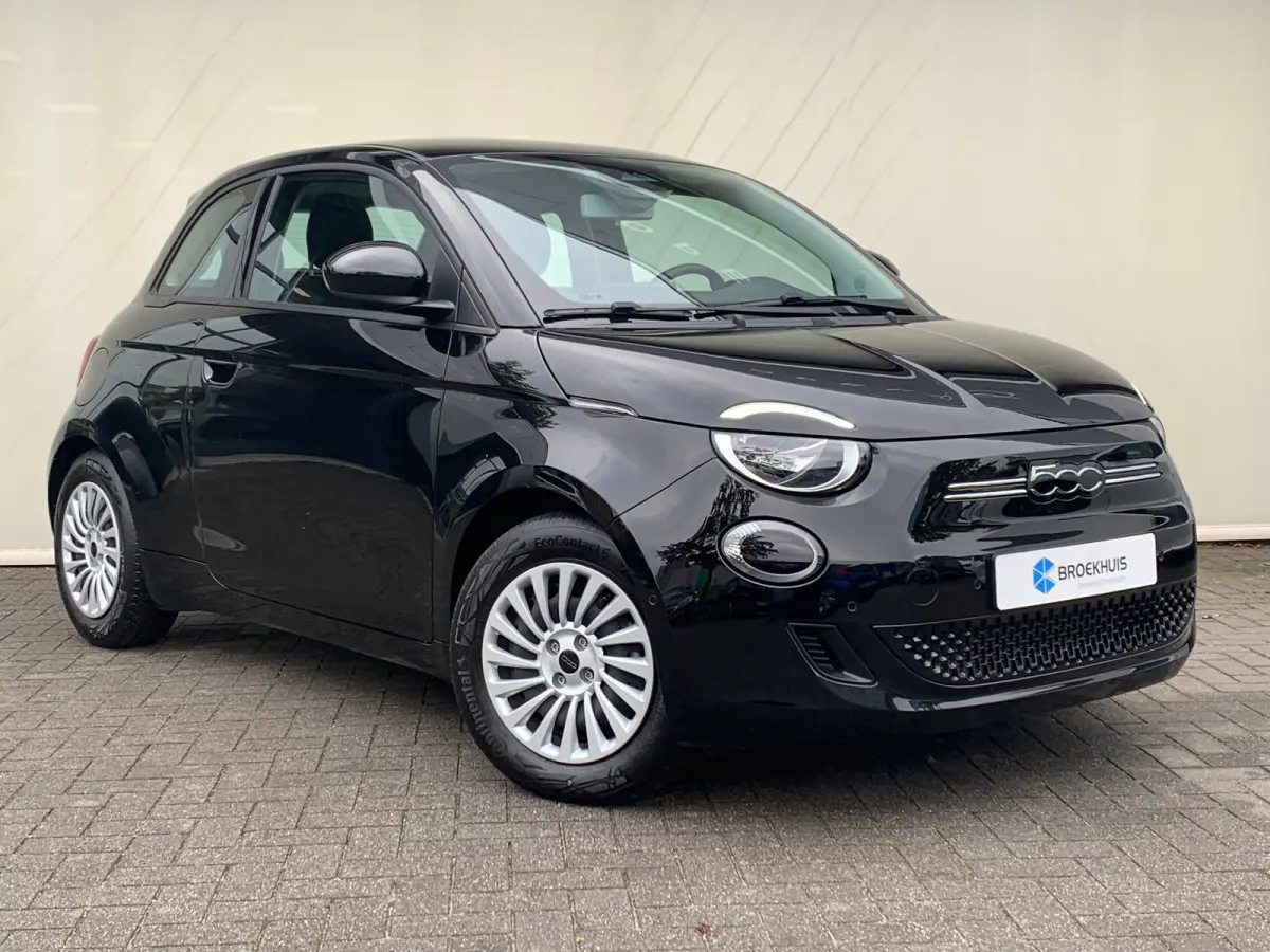 Lim. 500 e Lim. 42KWH Airco | Camera | Cruise Control | DAB | Dode Hoek | Keyless | Navi | Stoelverwarming |