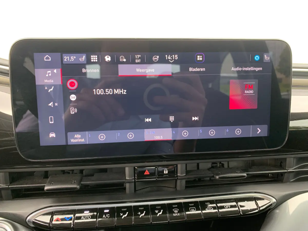 Lim. 500 e Lim. 42KWH Airco | Camera | Cruise Control | DAB | Dode Hoek | Keyless | Navi | Stoelverwarming |