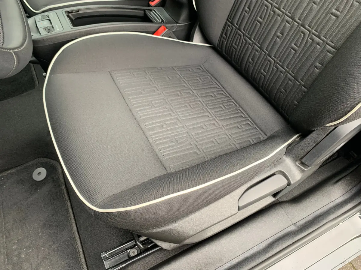 Lim. 500 e Lim. 42KWH Airco | Camera | Cruise Control | DAB | Dode Hoek | Keyless | Navi | Stoelverwarming |