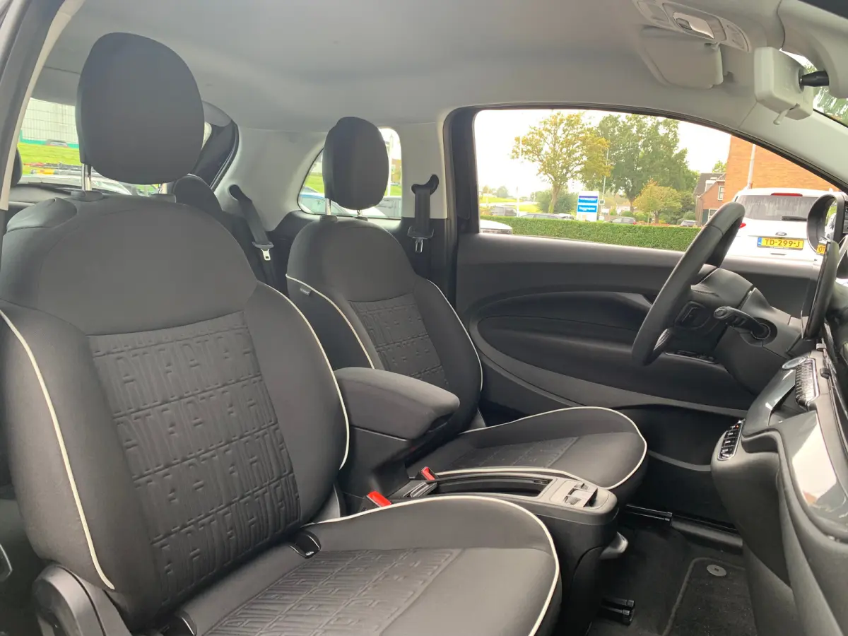 Lim. 500 e Lim. 42KWH Airco | Camera | Cruise Control | DAB | Dode Hoek | Keyless | Navi | Stoelverwarming |
