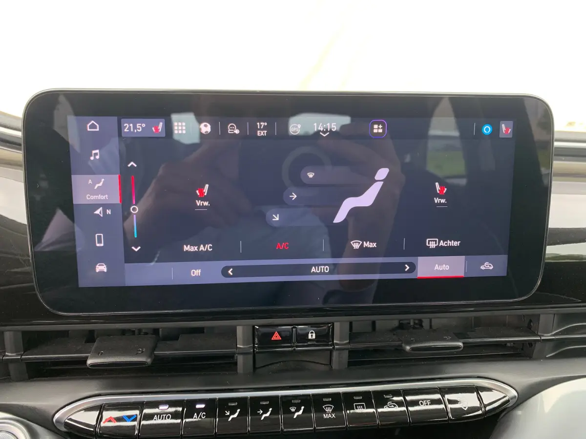 Lim. 500 e Lim. 42KWH Airco | Camera | Cruise Control | DAB | Dode Hoek | Keyless | Navi | Stoelverwarming |