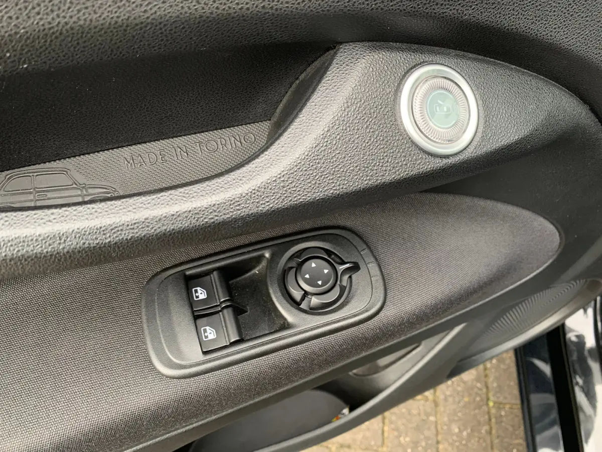 Lim. 500 e Lim. 42KWH Airco | Camera | Cruise Control | DAB | Dode Hoek | Keyless | Navi | Stoelverwarming |