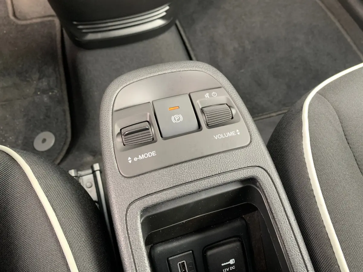 Lim. 500 e Lim. 42KWH Airco | Camera | Cruise Control | DAB | Dode Hoek | Keyless | Navi | Stoelverwarming |