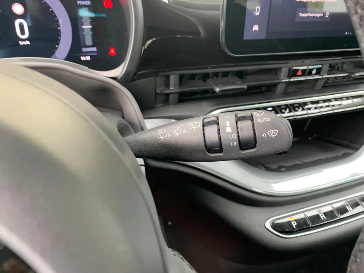 Lim. 500 e Lim. 42KWH Airco | Camera | Cruise Control | DAB | Dode Hoek | Keyless | Navi | Stoelverwarming |