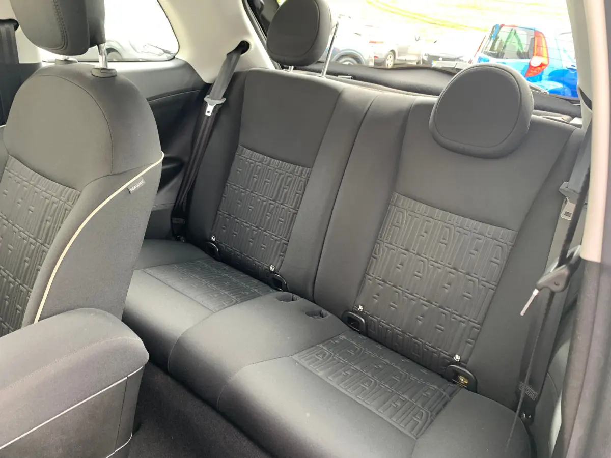 Lim. 500 e Lim. 42KWH Airco | Camera | Cruise Control | DAB | Dode Hoek | Keyless | Navi | Stoelverwarming |