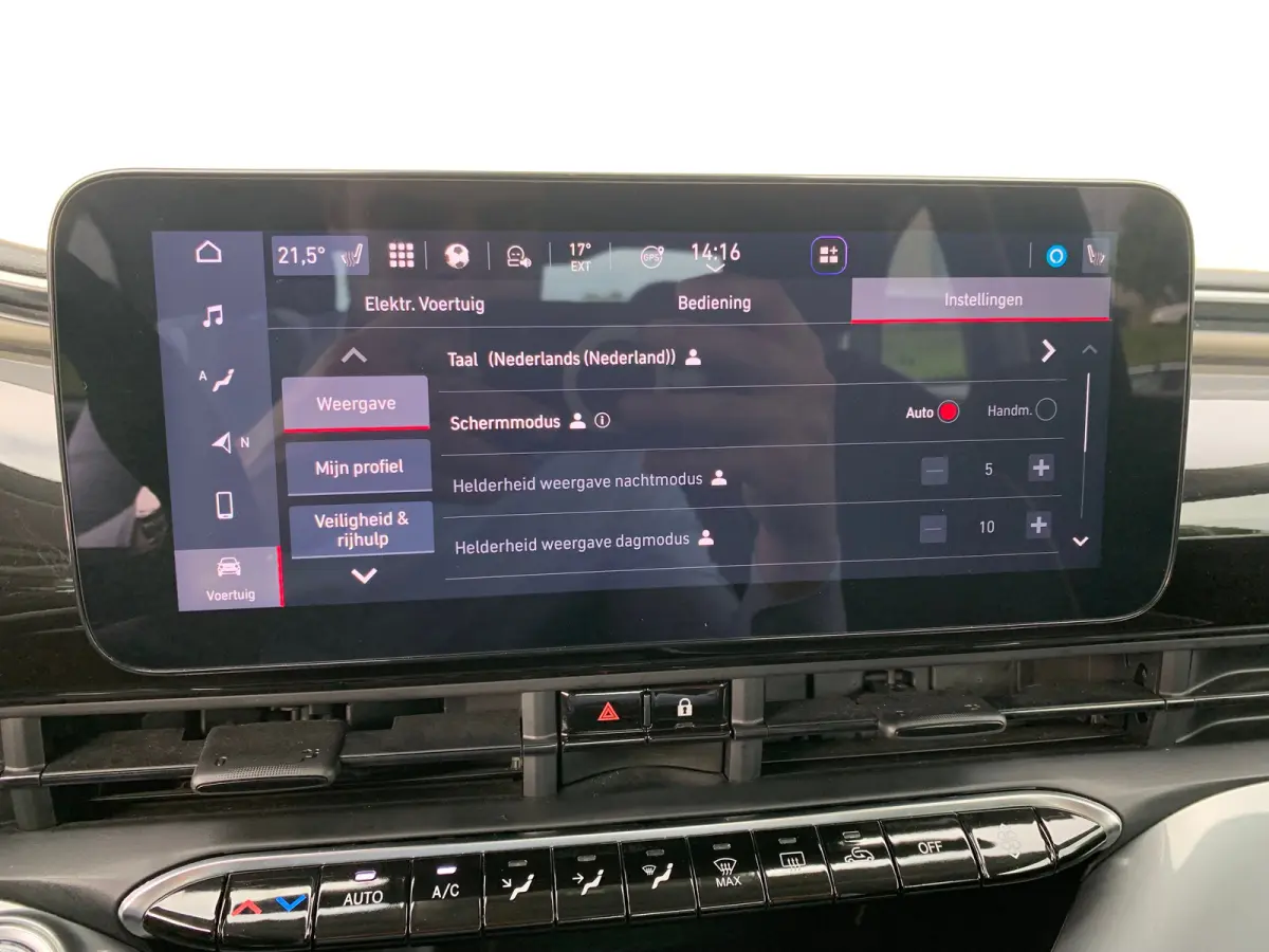Lim. 500 e Lim. 42KWH Airco | Camera | Cruise Control | DAB | Dode Hoek | Keyless | Navi | Stoelverwarming |