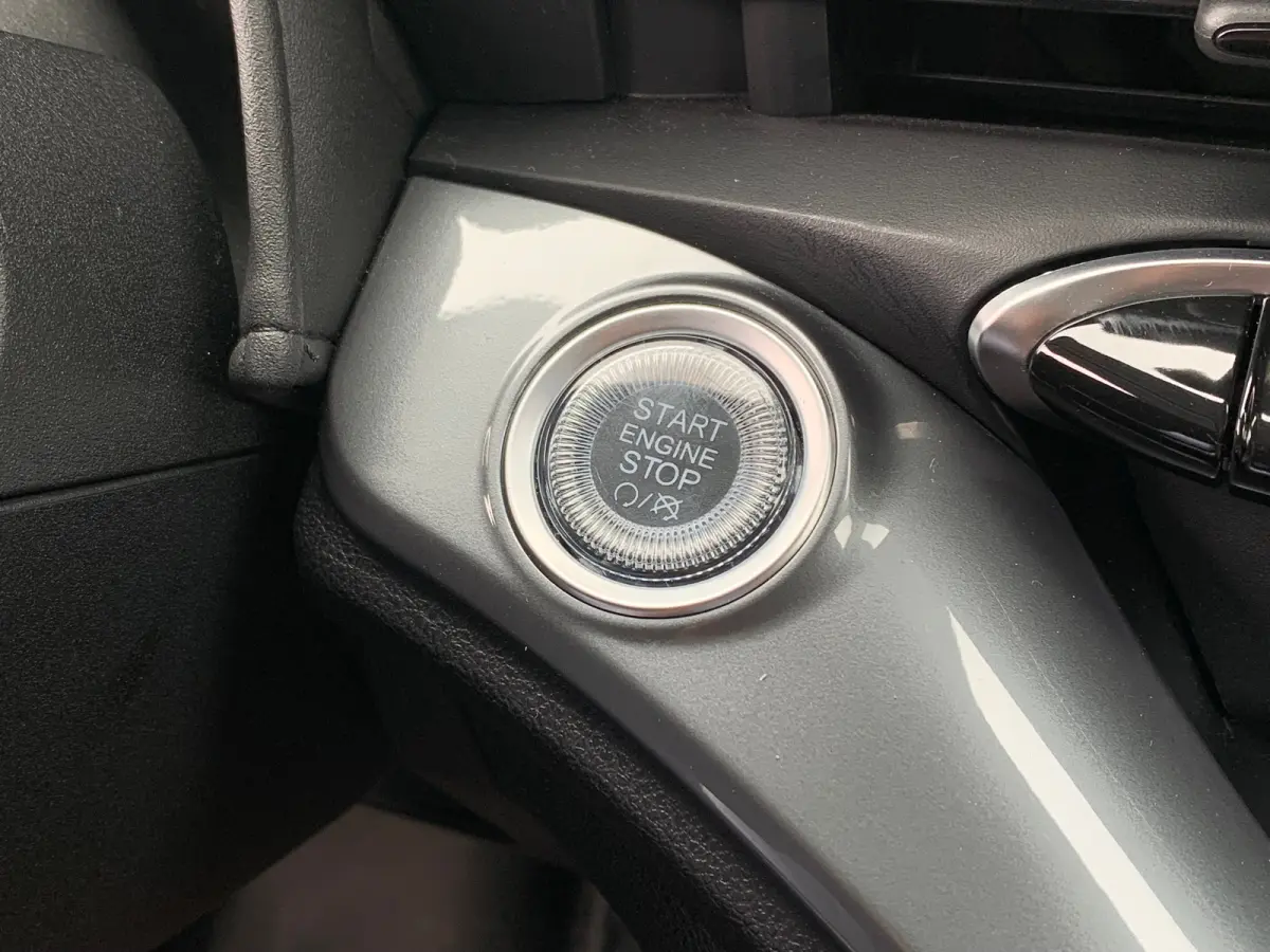 Lim. 500 e Lim. 42KWH Airco | Camera | Cruise Control | DAB | Dode Hoek | Keyless | Navi | Stoelverwarming |