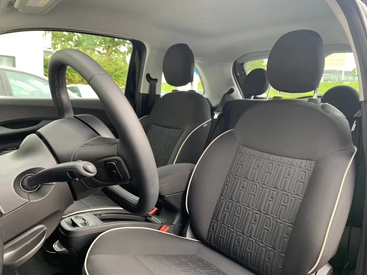 Lim. 500 e Lim. 42KWH Airco | Camera | Cruise Control | DAB | Dode Hoek | Keyless | Navi | Stoelverwarming |