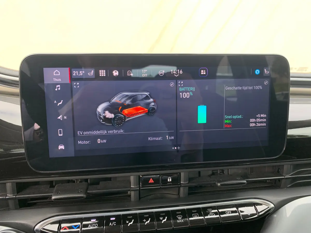 Lim. 500 e Lim. 42KWH Airco | Camera | Cruise Control | DAB | Dode Hoek | Keyless | Navi | Stoelverwarming |