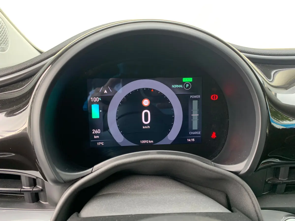 Lim. 500 e Lim. 42KWH Airco | Camera | Cruise Control | DAB | Dode Hoek | Keyless | Navi | Stoelverwarming |