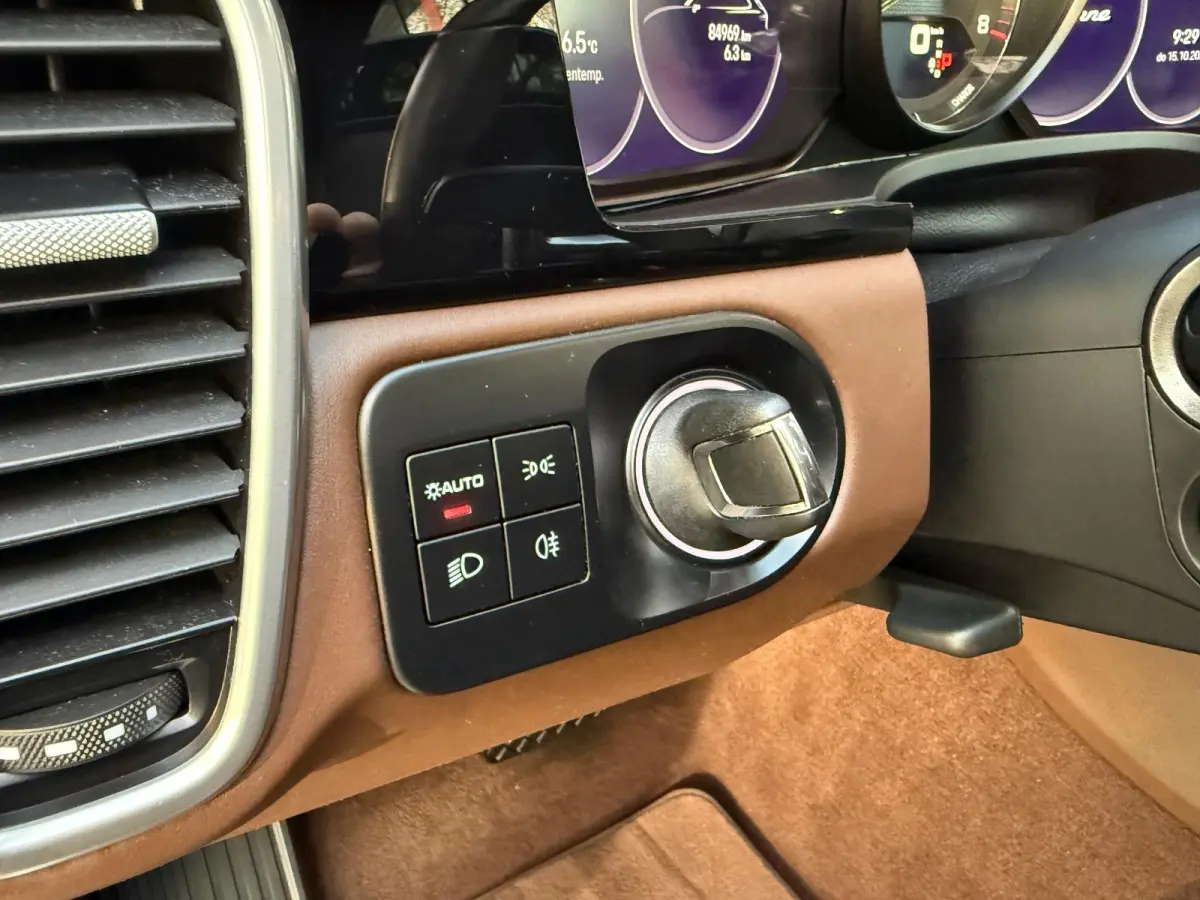 3.0 E-Hybrid Platinum Edition | Luchtvering | Panoramadak | Wegkl. Trekhaak | Leder | Navigatie | Cruise Control | 21 inch | Apple Carplay