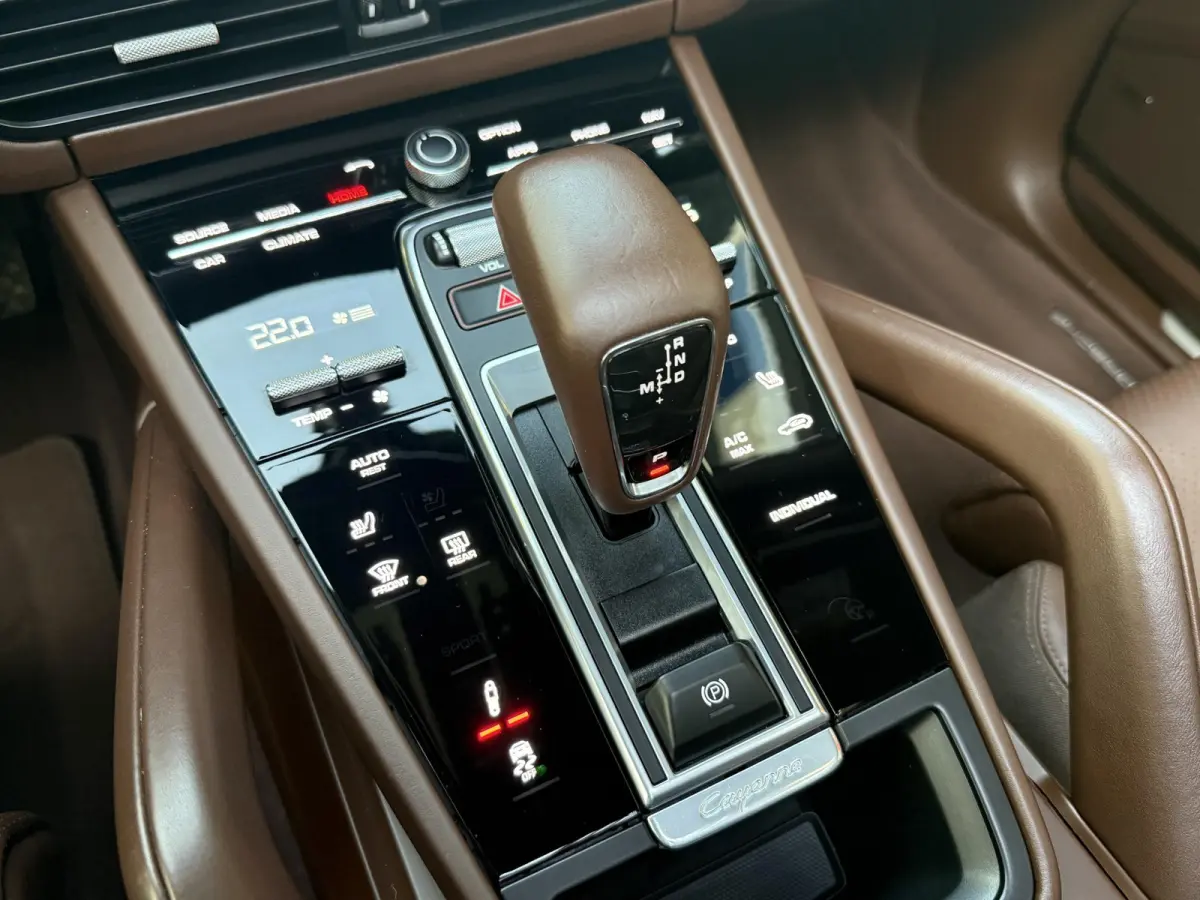 3.0 E-Hybrid Platinum Edition | Luchtvering | Panoramadak | Wegkl. Trekhaak | Leder | Navigatie | Cruise Control | 21 inch | Apple Carplay