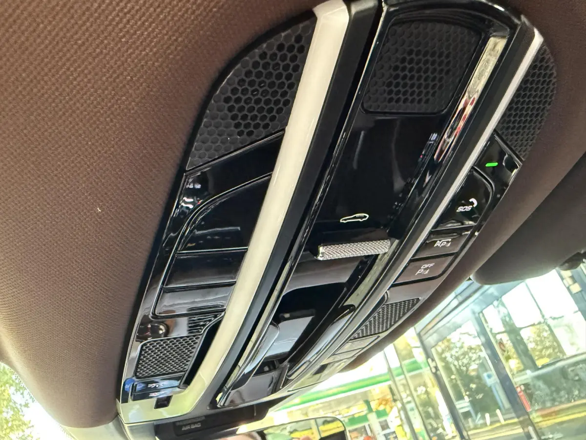 3.0 E-Hybrid Platinum Edition | Luchtvering | Panoramadak | Wegkl. Trekhaak | Leder | Navigatie | Cruise Control | 21 inch | Apple Carplay