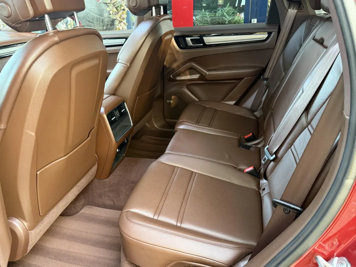 3.0 E-Hybrid Platinum Edition | Luchtvering | Panoramadak | Wegkl. Trekhaak | Leder | Navigatie | Cruise Control | 21 inch | Apple Carplay