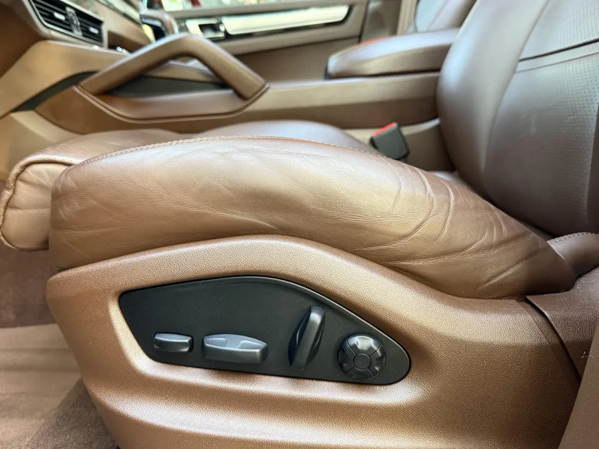 3.0 E-Hybrid Platinum Edition | Luchtvering | Panoramadak | Wegkl. Trekhaak | Leder | Navigatie | Cruise Control | 21 inch | Apple Carplay