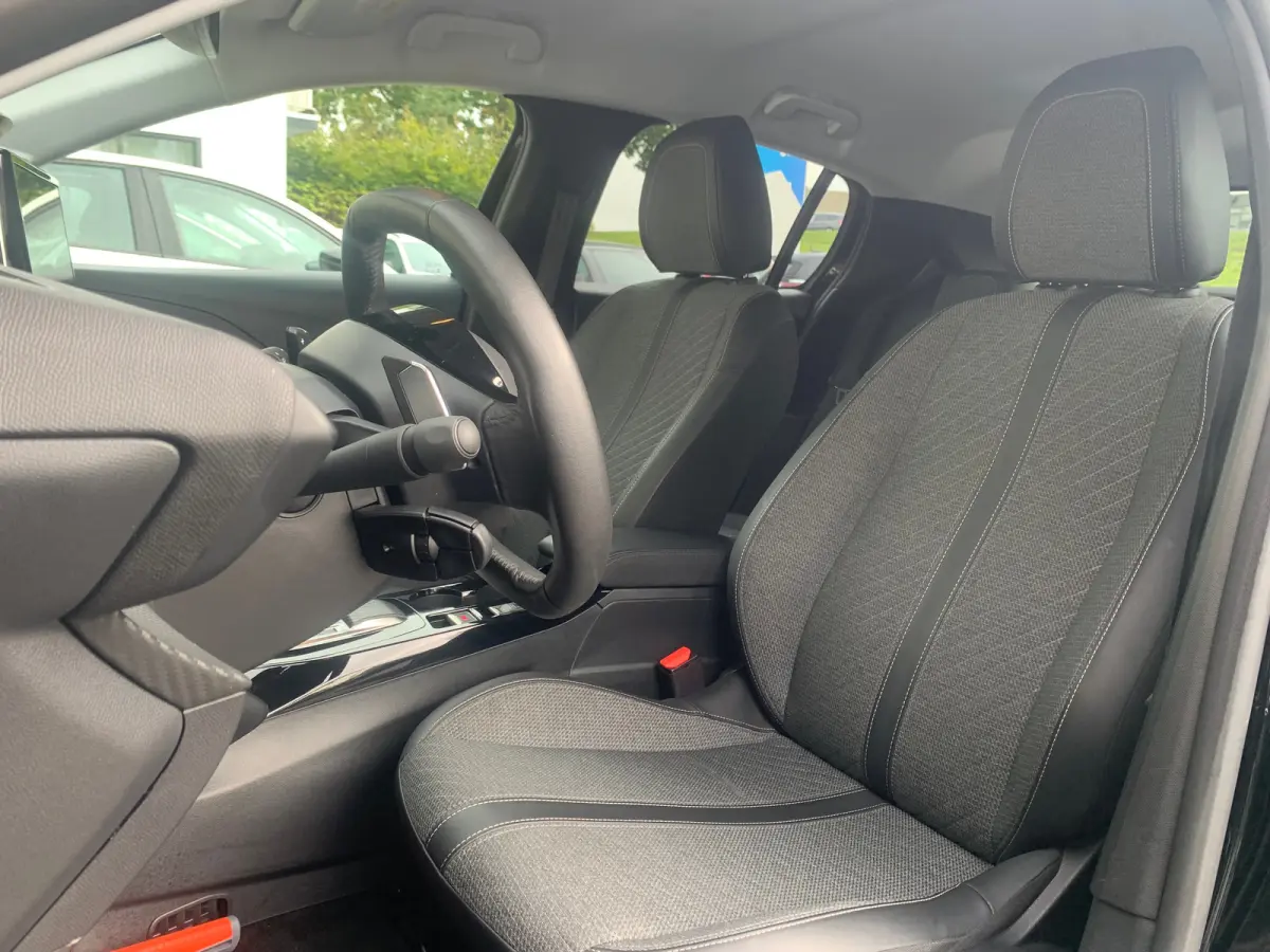 Hybrid 100 e-DCS6 Allure Airco | AppleCarPlay/ Android Auto | Camera | Cruise Control | DAB | LED | LMV 16" | PDC V&A |