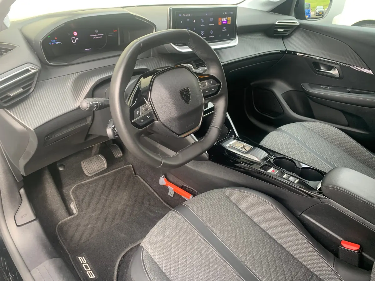 Hybrid 100 e-DCS6 Allure Airco | AppleCarPlay/ Android Auto | Camera | Cruise Control | DAB | LED | LMV 16" | PDC V&A |