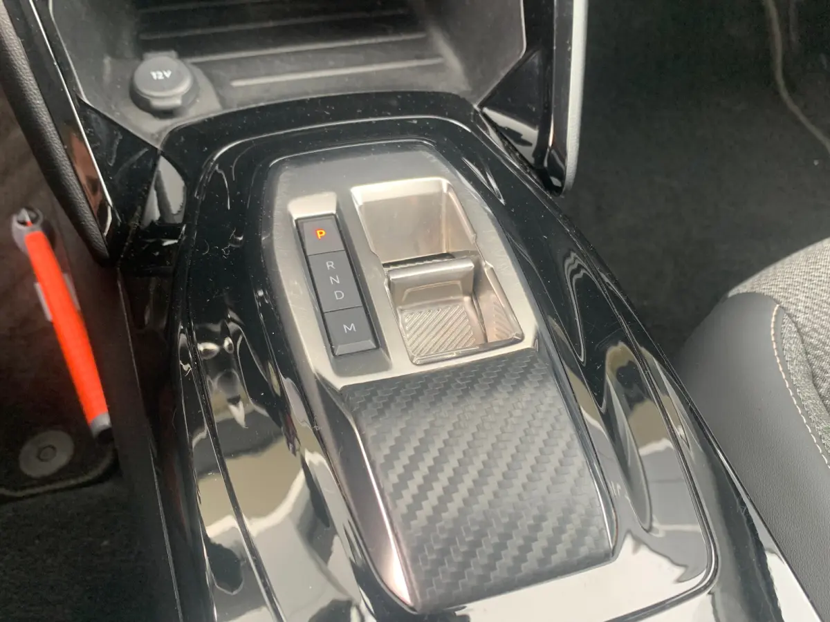 Hybrid 100 e-DCS6 Allure Airco | AppleCarPlay/ Android Auto | Camera | Cruise Control | DAB | LED | LMV 16" | PDC V&A |