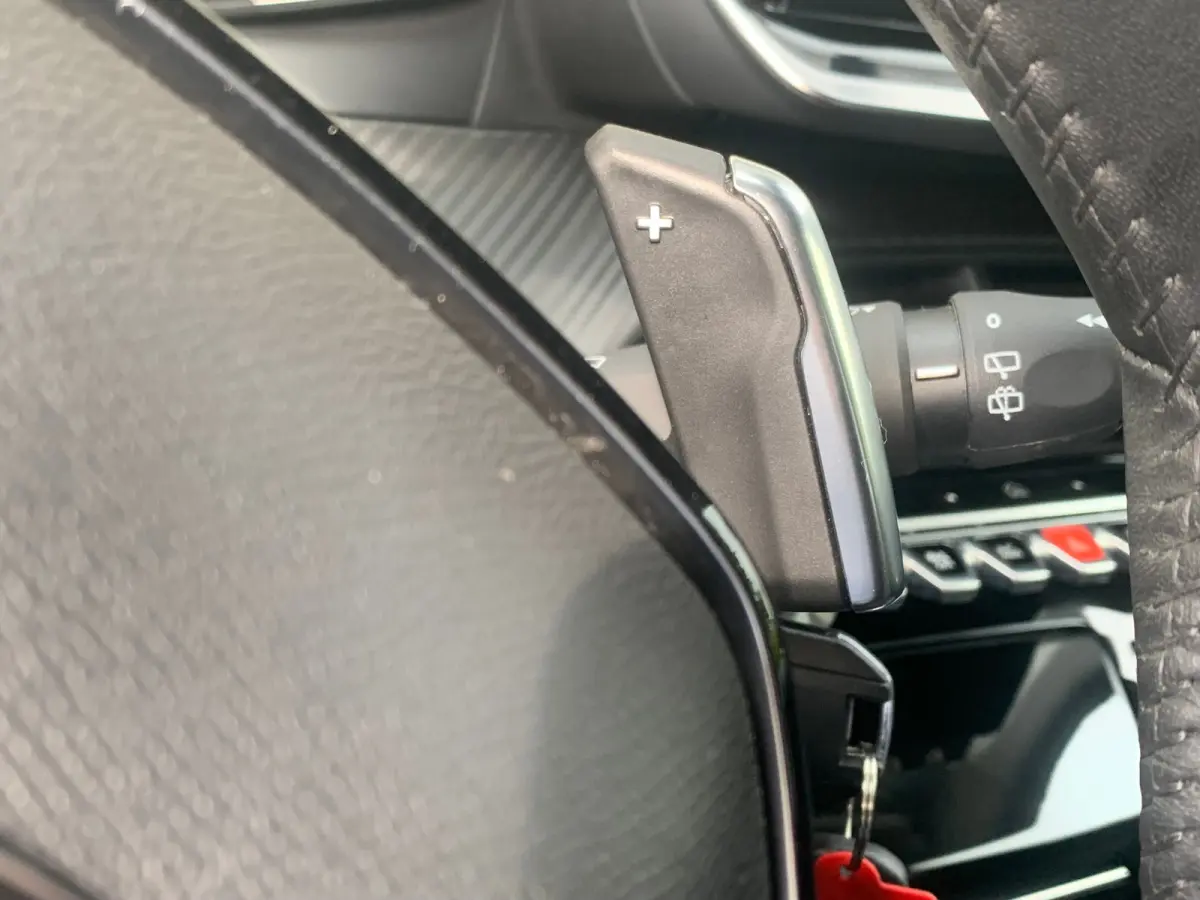 Hybrid 100 e-DCS6 Allure Airco | AppleCarPlay/ Android Auto | Camera | Cruise Control | DAB | LED | LMV 16" | PDC V&A |
