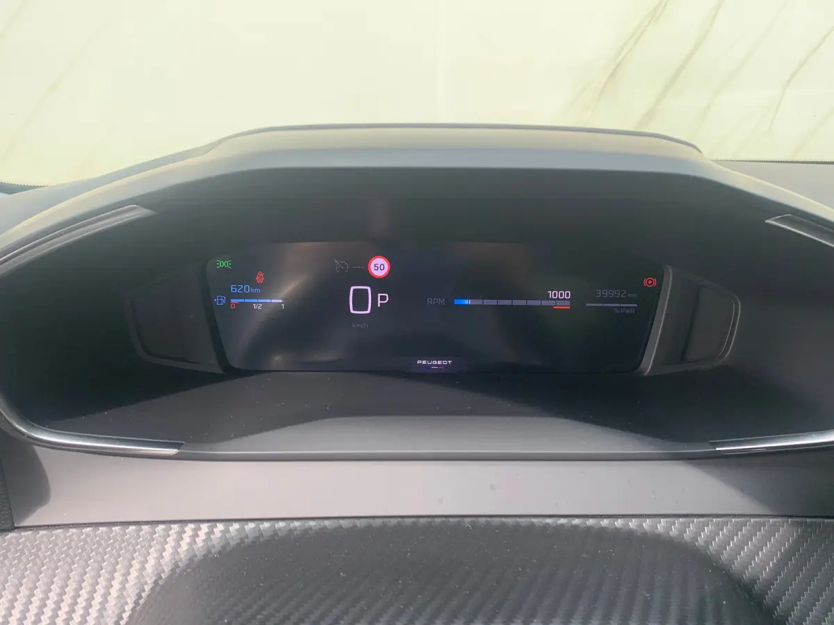 Hybrid 100 e-DCS6 Allure Airco | AppleCarPlay/ Android Auto | Camera | Cruise Control | DAB | LED | LMV 16" | PDC V&A |