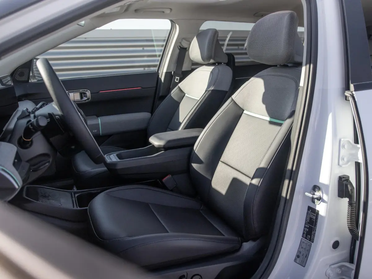 Plus Advanced 58.3 kWh | DIRECT LEVERBAAR | Panodak | Navi. | Clima. | Adapt. Cruise. | Stoel&Stuur Verwarming | Dodehoekassistentie | Harman Kardon