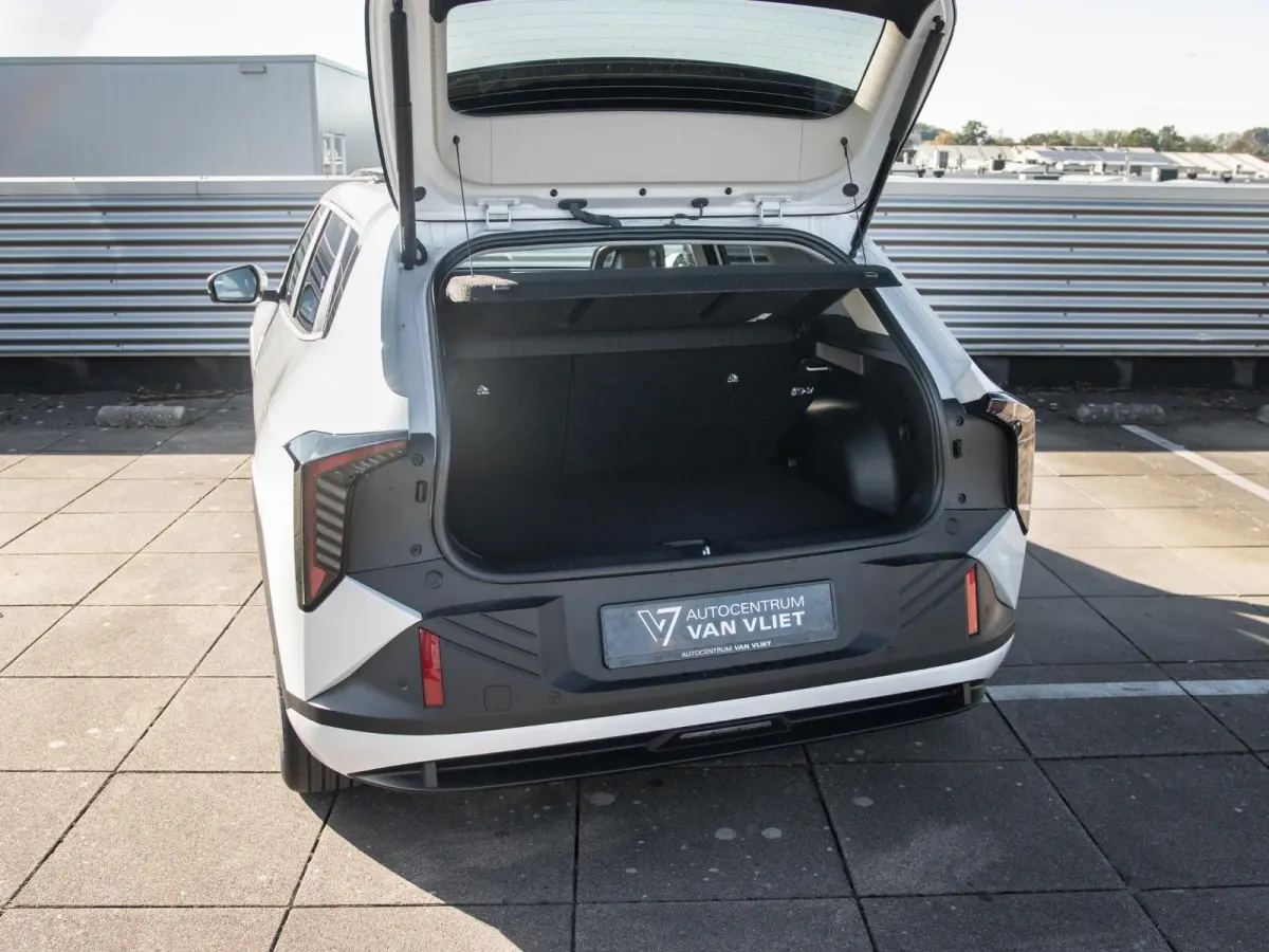 Plus Advanced 58.3 kWh | DIRECT LEVERBAAR | Panodak | Navi. | Clima. | Adapt. Cruise. | Stoel&Stuur Verwarming | Dodehoekassistentie | Harman Kardon