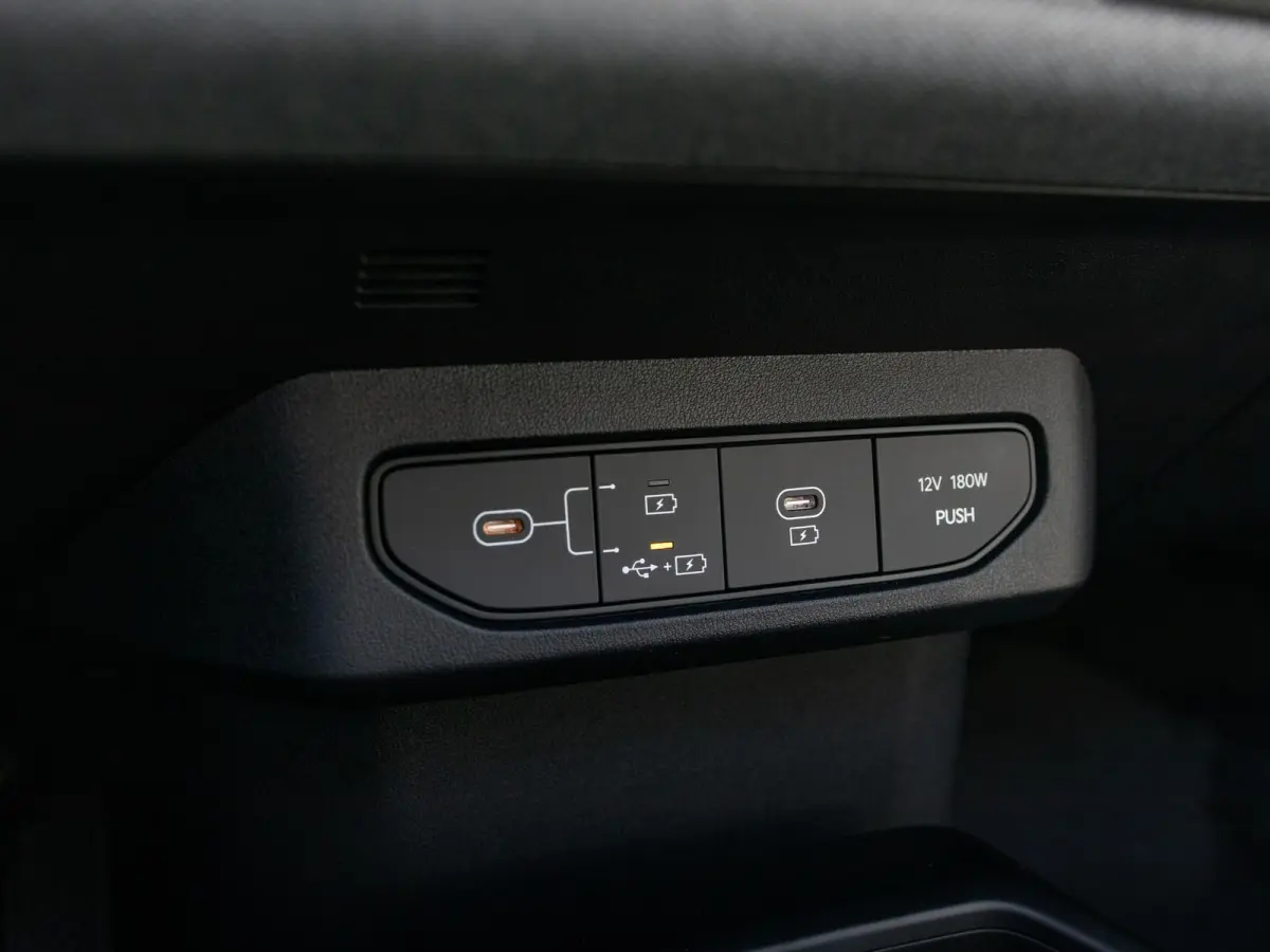 Plus Advanced 58.3 kWh | DIRECT LEVERBAAR | Panodak | Navi. | Clima. | Adapt. Cruise. | Stoel&Stuur Verwarming | Dodehoekassistentie | Harman Kardon