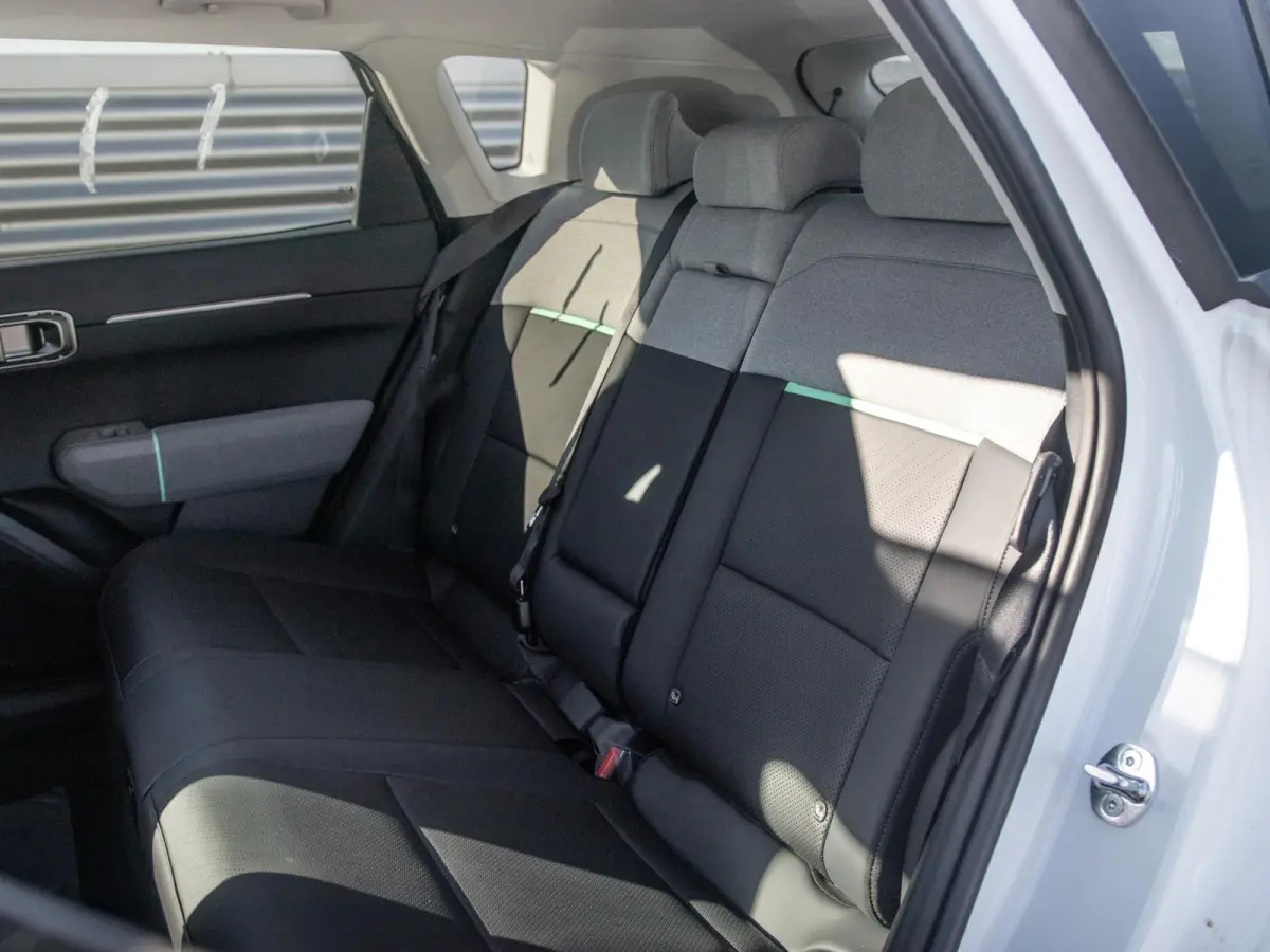 Plus Advanced 58.3 kWh | DIRECT LEVERBAAR | Panodak | Navi. | Clima. | Adapt. Cruise. | Stoel&Stuur Verwarming | Dodehoekassistentie | Harman Kardon