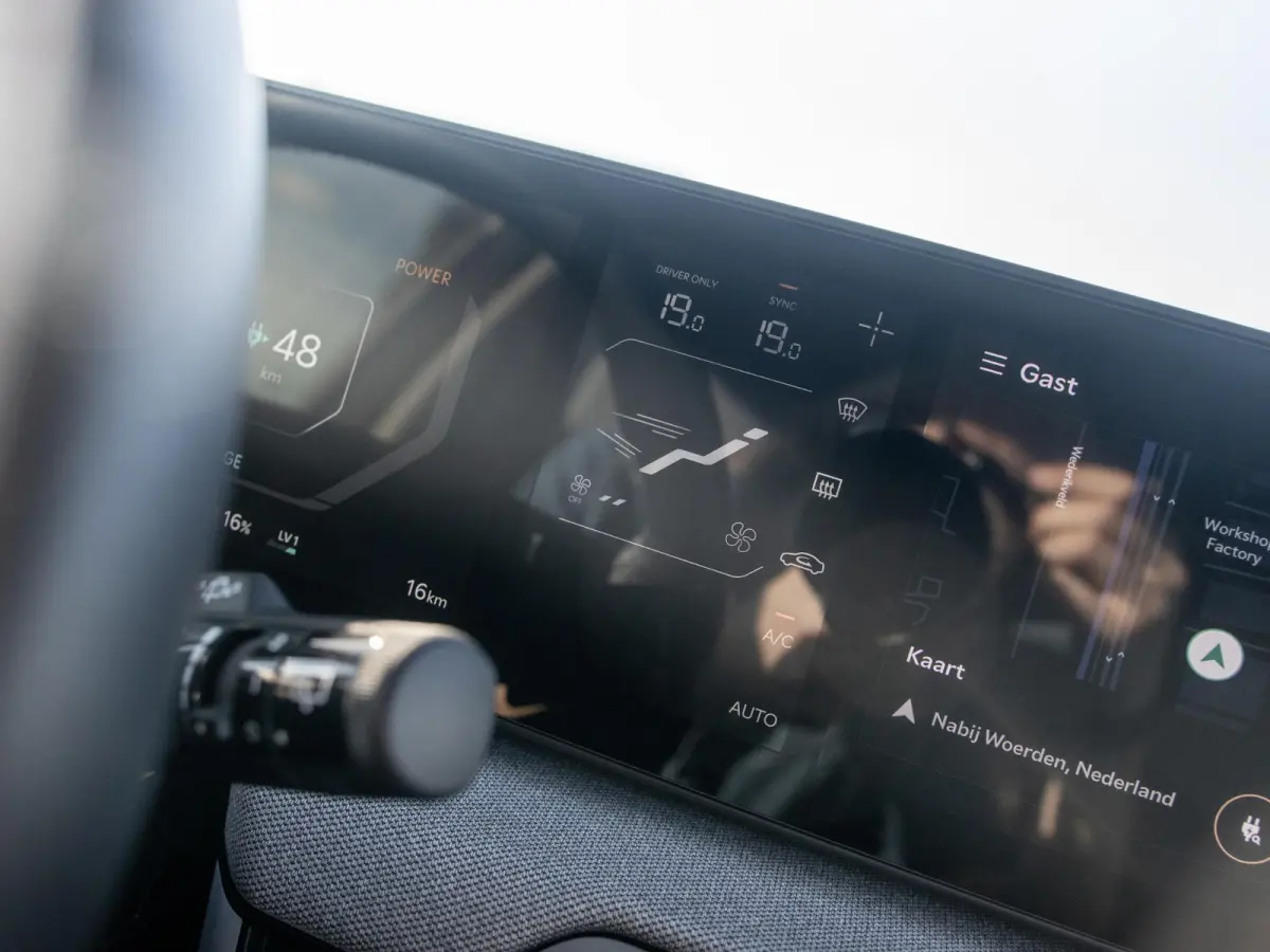 Plus Advanced 58.3 kWh | DIRECT LEVERBAAR | Panodak | Navi. | Clima. | Adapt. Cruise. | Stoel&Stuur Verwarming | Dodehoekassistentie | Harman Kardon