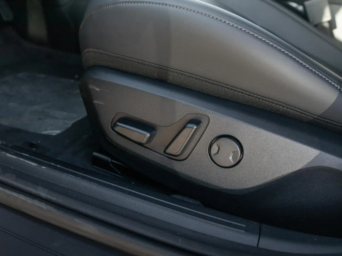 Plus Advanced 58.3 kWh | DIRECT LEVERBAAR | Panodak | Navi. | Clima. | Adapt. Cruise. | Stoel&Stuur Verwarming | Dodehoekassistentie | Harman Kardon