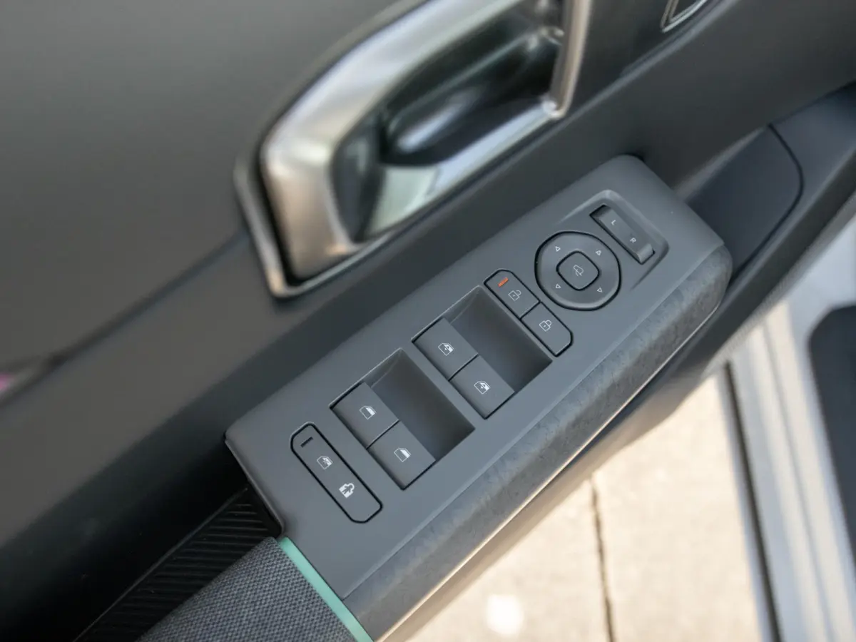 Plus Advanced 58.3 kWh | DIRECT LEVERBAAR | Panodak | Navi. | Clima. | Adapt. Cruise. | Stoel&Stuur Verwarming | Dodehoekassistentie | Harman Kardon
