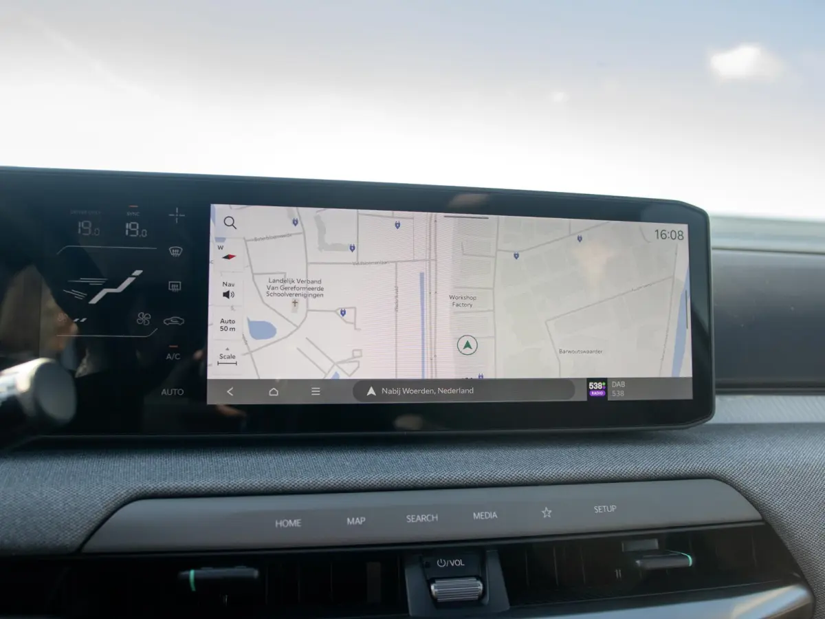 Plus Advanced 58.3 kWh | DIRECT LEVERBAAR | Panodak | Navi. | Clima. | Adapt. Cruise. | Stoel&Stuur Verwarming | Dodehoekassistentie | Harman Kardon
