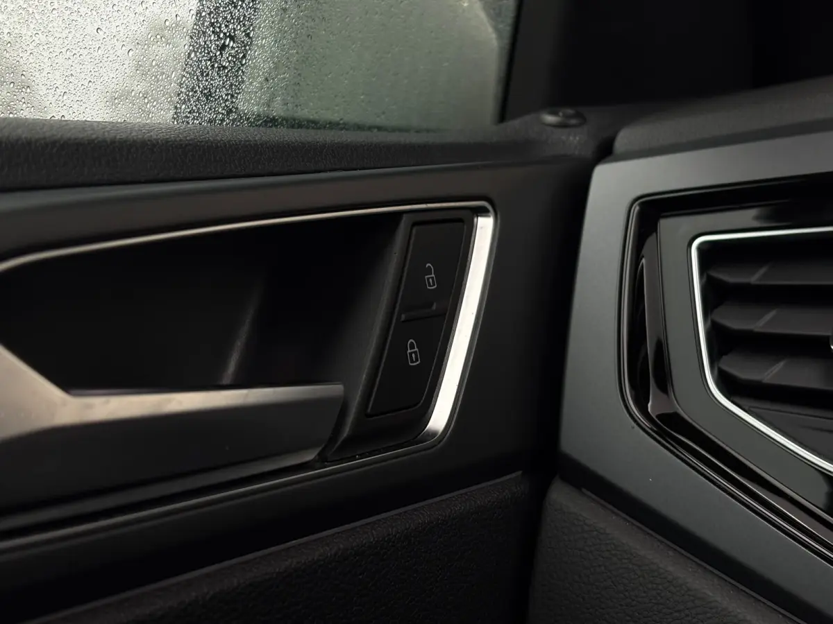 1.0 TSI 110 pk R-Line 7-DSG | Achteruitrijcamera | R-Line interieur | Trekhaak afneembaar |